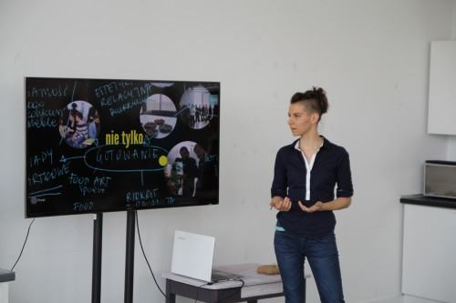 Zuzanna Wollny, promotor ad. Tomasz Opania Działania w przestrzeni Publicznej NIE MA MIEJSCA BEZ LUDZI prezentacja multimedialna i na żywo obiektów objętych projektem