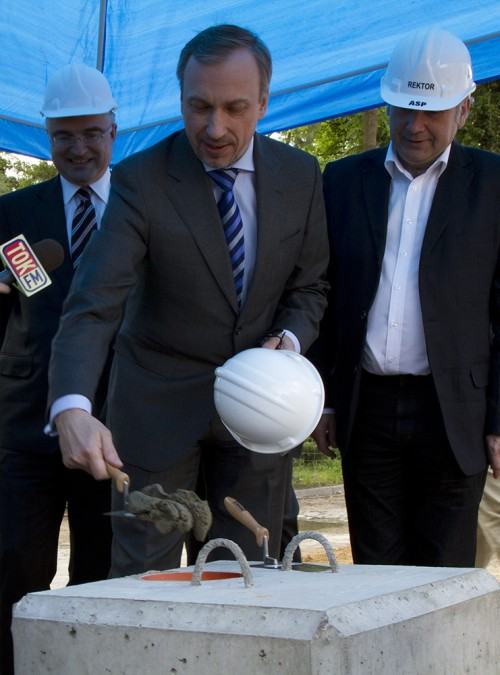 Podpisanie aktu erekcyjnego i wmurowanie kamienia węgielnego pod budowę Centrum Sztuk Użytkowych Centrum Innowacyjności. / foto Paweł Bielawny
