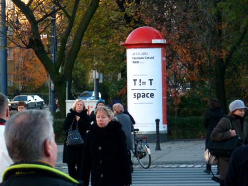 35573687.jpg T!=T Wystawa