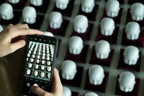 52933173.jpg Oliwia Betlejewska, Ceramiczna główka lalki jako artefakt bogaty w skojarzenia, 2021 r.