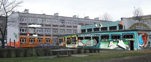 studenci malują murale studenci malują murale