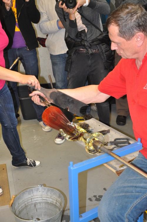 Podczas Festiwalu na własne oczy można było zobaczyć, jak powstają szklane naczynia Podczas Festiwalu na własne oczy można było zobaczyć, jak powstają szklane naczynia