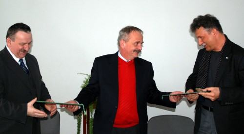 Porozumienie o współpracy pomiędzy ASP im. E.Gepperta we Wrocławiu i Zespołem Szkół Rzemiosł Artystycznych w Jeleniej Górze. Porozumienie o współpracy pomiędzy ASP im. E.Gepperta we Wrocławiu i Zespołem Szkół Rzemiosł Artystycznych w Jeleniej Górze.