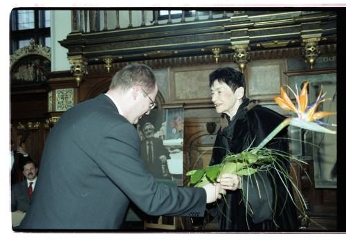 Wręczenie Honoris Causa prof. Teresie Pągowskiej, 2002 r./foto: A. Okońska-Węsiora