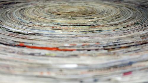 prace_Katarzyna Józefowicz, Zwój, papier gazetowy, 2016, foto Sylwia Aniszewska