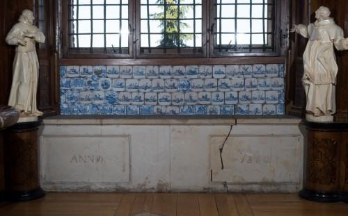 Magdalena Skarżyńska, ASP Warszawa, Zespół fliz holenderskich, 1720 – 1730 r. Ściana wschodnia zakrystii Kościoła Akademickiego św. Anny w Warszawie. Widok ogólny. Stan zachowania przed konserwacją i restauracją. Fot. Roman Stasiuk