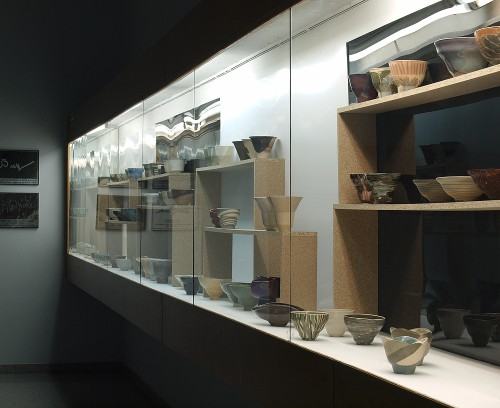 Pracownia podstaw projektowania ceramiki prezentuje prace studenckie. Pracownia podstaw projektowania ceramiki prezentuje prace studenckie.