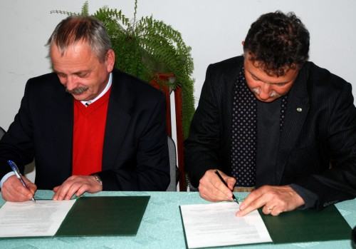 Porozumienie o współpracy pomiędzy ASP im. E.Gepperta we Wrocławiu i Zespołem Szkół Rzemiosł Artystycznych w Jeleniej Górze. Porozumienie o współpracy pomiędzy ASP im. E.Gepperta we Wrocławiu i Zespołem Szkół Rzemiosł Artystycznych w Jeleniej Górze.