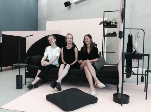 Maja Górowska, Karolina Koryniowska, Kamila Potocka “Projekt mebli przeznaczonych do jednoprzestrzennych wnętrz mieszkalnych umożliwiających formowanie zestawów spełniających potrzeby jednego użytkownika, pary użytkowników, mieszkańców hostelu".