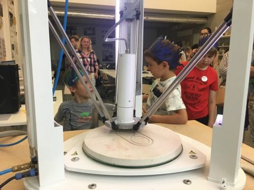 92446257.jpg Warsztaty druku 3D prowadzone przez R. Bonter-Jędrzejewską w ramach 12. FWT, fot. R. Bonter-Jędrzejewska