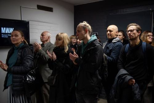 Wernisaż wystawy Wojciecha Pukocza "Więcej niż 1000 słów" (22.11.2019), fot. Małgorzata Kujda, © Muzeum Współczesne Wrocław, 2019.