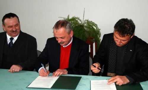 Porozumienie o współpracy pomiędzy ASP im. E.Gepperta we Wrocławiu i Zespołem Szkół Rzemiosł Artystycznych w Jeleniej Górze. Porozumienie o współpracy pomiędzy ASP im. E.Gepperta we Wrocławiu i Zespołem Szkół Rzemiosł Artystycznych w Jeleniej Górze.