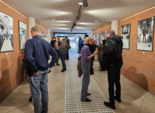 Małgorzata Kazimierczak, GDZIE JEST TO MIEJSCE? Relacja