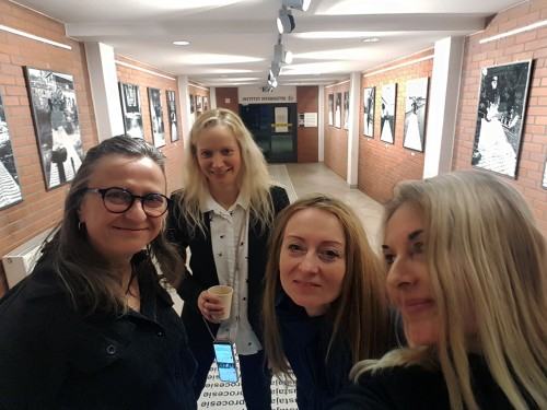 Małgorzata Kazimierczak, GDZIE JEST TO MIEJSCE? Relacja