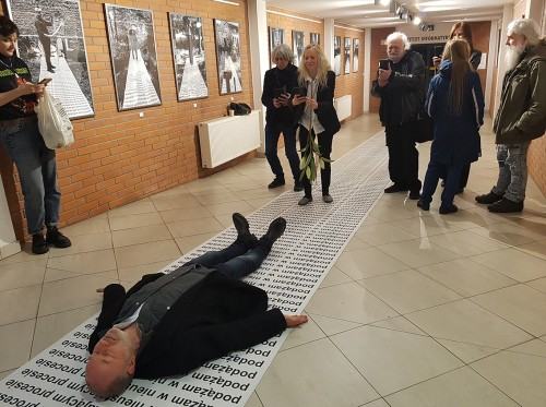 Małgorzata Kazimierczak, GDZIE JEST TO MIEJSCE? Relacja