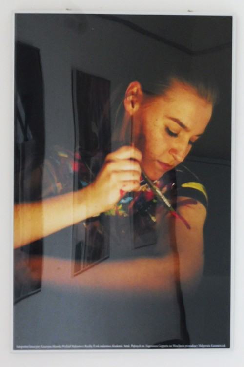 004a-jpg.jpg Fragment wystawy fotograficznej  studentów i absolwentów Wydziałów Malarstwa oraz Rzeźby i Mediacji Sztuki w Galerii Lingua