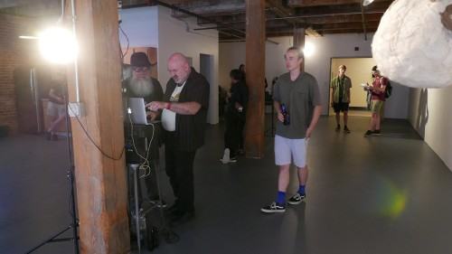 Festiwal i wystawa Obecnie spada się poziomo w Midway Artist Studios w Bostonie