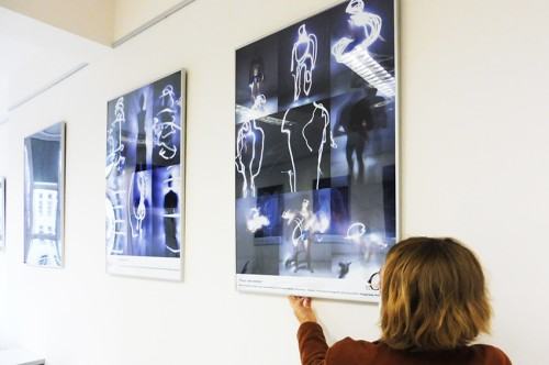 006a-jpg.jpg Fragment wystawy fotograficznej  studentów i absolwentów Wydziałów Malarstwa oraz Rzeźby i Mediacji Sztuki w Galerii Lingua