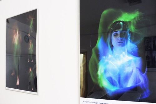 006e-jpg.jpg Fragment wystawy fotograficznej  studentów i absolwentów Wydziałów Malarstwa oraz Rzeźby i Mediacji Sztuki w Galerii Lingua