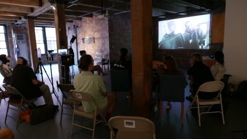 Festiwal i wystawa Obecnie spada się poziomo w Midway Artist Studios w Bostonie