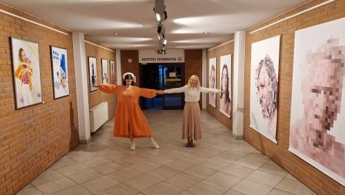 Otwarcie wystawy fotografii inscenizowanej pt. "Dwie drogi" Ewy Martyniszyn i Aliny Kindiak