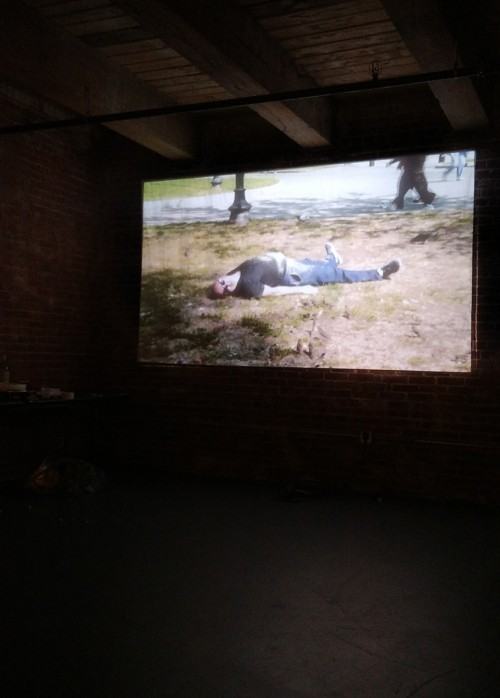 Festiwal i wystawa Obecnie spada się poziomo w Midway Artist Studios w Bostonie