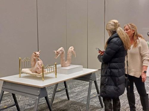 Eva Polzer, "Body Language II" - Duke Energy Convention Center NCECA 2023, zdj. Adam Abel