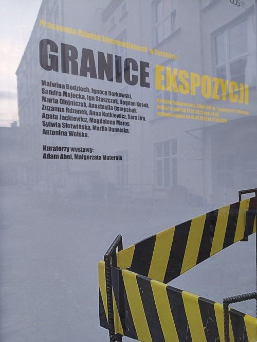 Plakat wystawy / wystawa Granice Ekspozycji / fot. Adam Abel