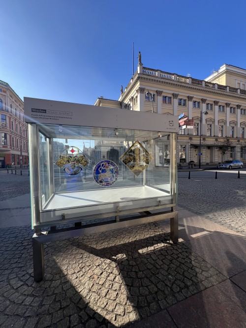 RAZEM - Wydział Ceramiki i Szkła - prezentacja Wydziału Ceramiki i Szkła w gablotach