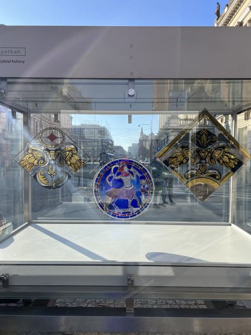 RAZEM - Wydział Ceramiki i Szkła - prezentacja Wydziału Ceramiki i Szkła w gablotach