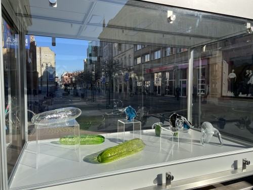 RAZEM - Wydział Ceramiki i Szkła - prezentacja Wydziału Ceramiki i Szkła w gablotach