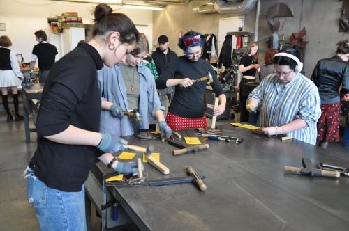 Warsztaty repuserskie dla uczniów z wrocławskiego Liceum Sztuk Plastycznych