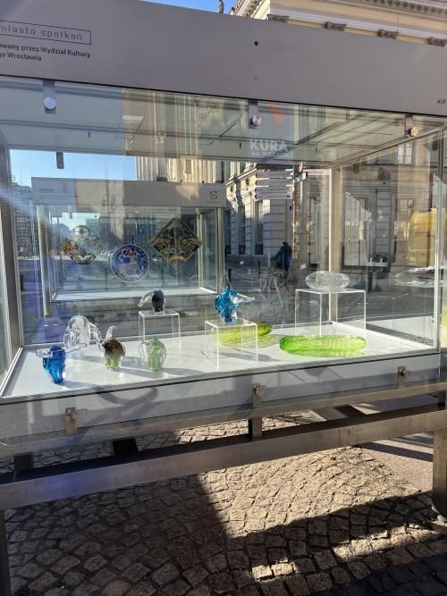 RAZEM - Wydział Ceramiki i Szkła - prezentacja Wydziału Ceramiki i Szkła w gablotach