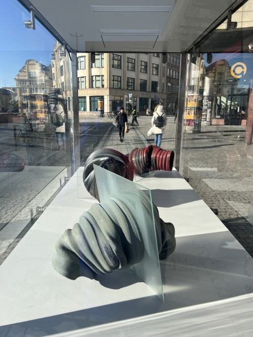 RAZEM - Wydział Ceramiki i Szkła - prezentacja Wydziału Ceramiki i Szkła w gablotach