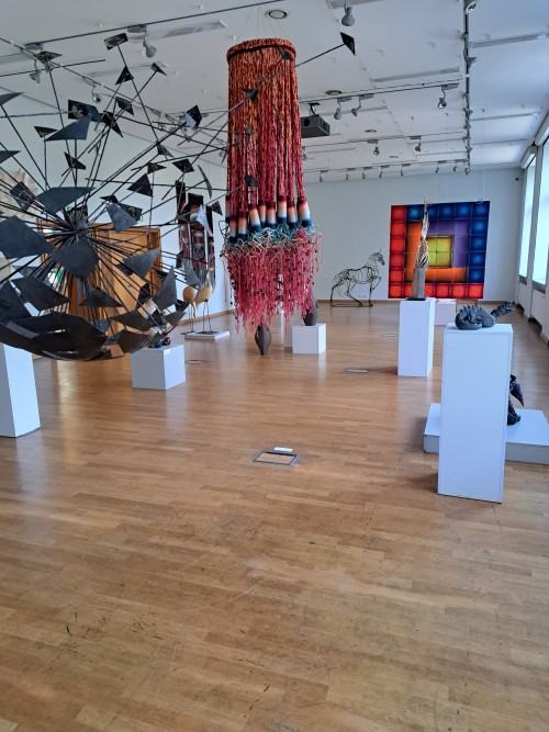 Przestrzeń jest materialna