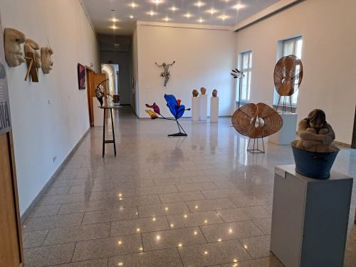 Przestrzeń jest materialna