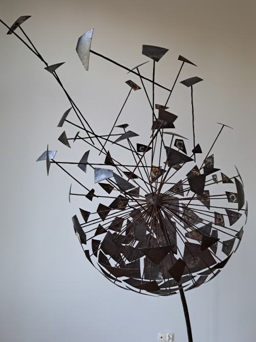 Przestrzeń jest materialna