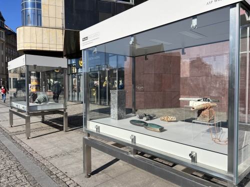 RAZEM - Wydział Ceramiki i Szkła - prezentacja Wydziału Ceramiki i Szkła w gablotach