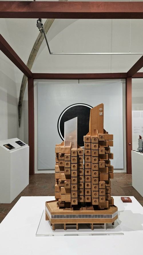 Shinchintaisha. Procesy nietrwałości