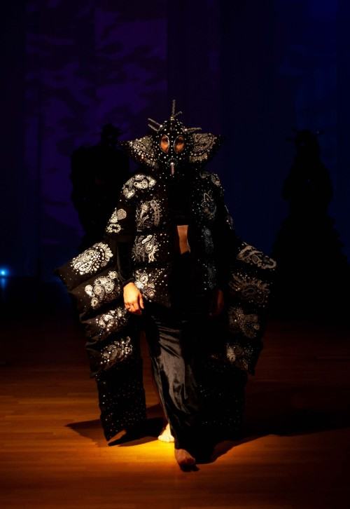 Wirusy, mutacje, kody, Adrian Lewandowski DYPLOM MAGISTERSKI 2023, Katedra Scenografii