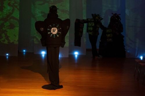 Wirusy, mutacje, kody, Adrian Lewandowski DYPLOM MAGISTERSKI 2023, Katedra Scenografii