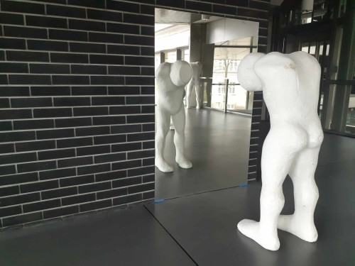 wystawa Grzegorza Niemyjskiego Lamentacje częściowe