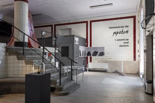 Grupa Łono - Namaszczę się popiołem i zatańczę nad stołem