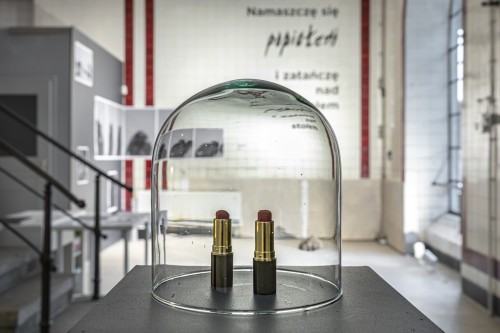 Grupa Łono - Namaszczę się popiołem i zatańczę nad stołem