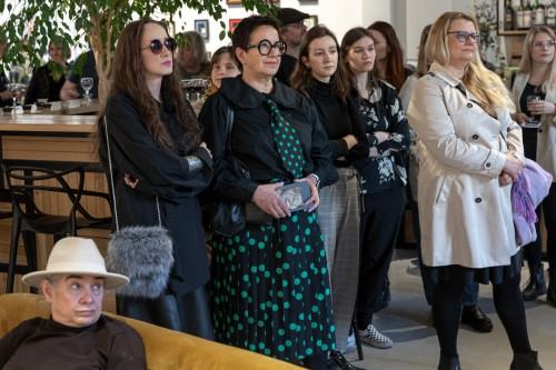 Wesoła ale nie za bardzo_wernisaż_Sztuka na miejscu