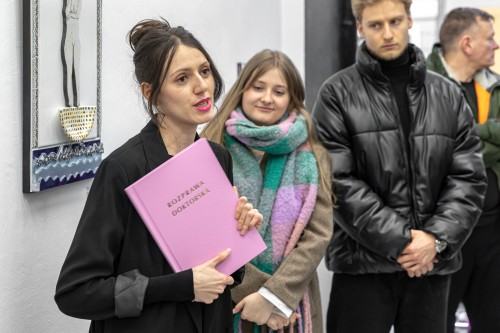 Weronika Surma, Kobieta z talerzem