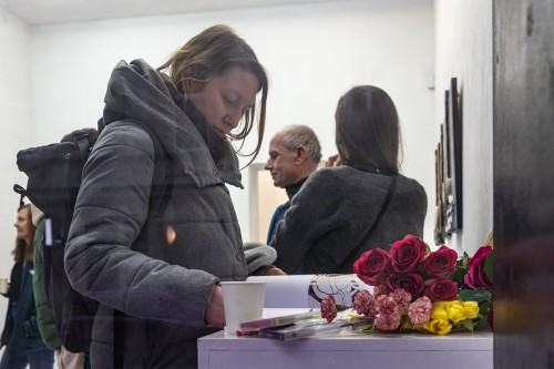 Weronika Surma, Kobieta z talerzem