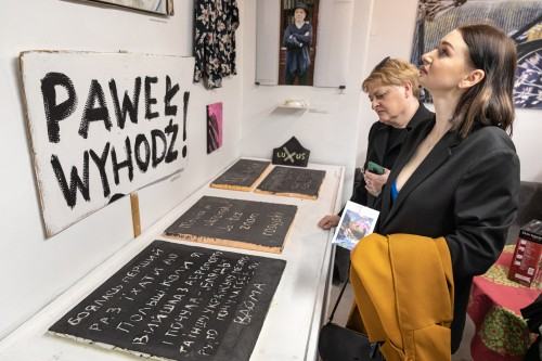 Wernisaż wystawy PJ Forever, Galeria u Kosałki, 8. Festiwal Malarstwa, 2023, zdj. Michał Pietrzak Wernisaż wystawy PJ Forever, Galeria u Kosałki, 8. Festiwal Malarstwa, 2023, zdj. Michał Pietrzak