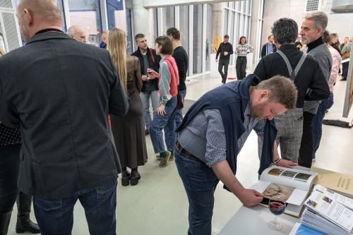 Fotorelacja z wystawy SITES and ROOTS – MIEJSCA i KORZENIE