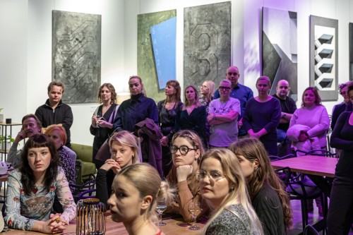 Sonia Ruciak, Przywilej obecności